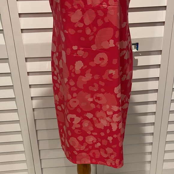 Ann Taylor lined Silk/Spandex Dress perfect for a Cocktail Event or Work day. - Picture 3 of 10